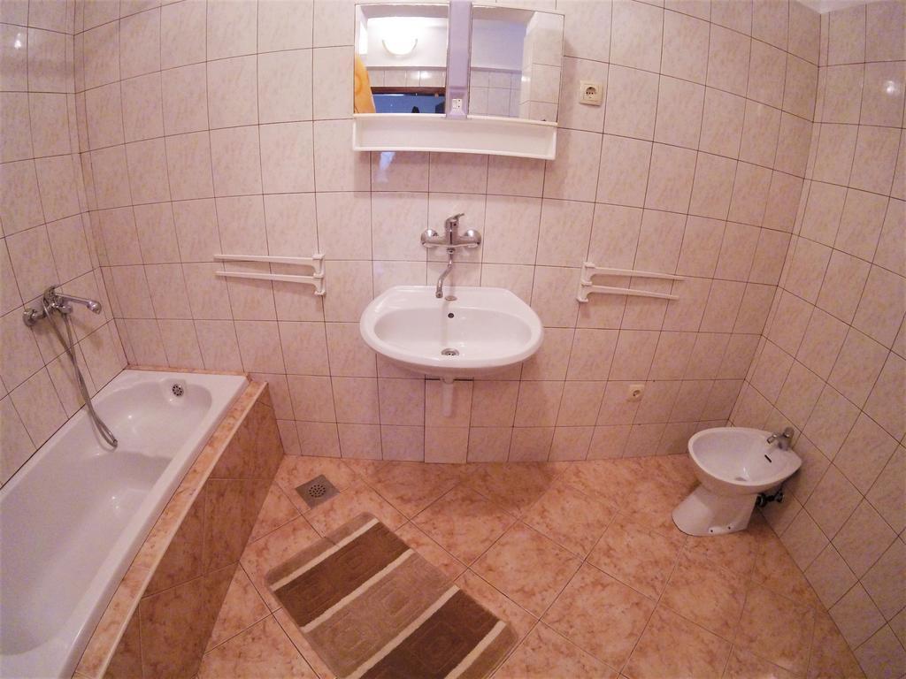 Apartments Olivera Supetarska Draga Ngoại thất bức ảnh