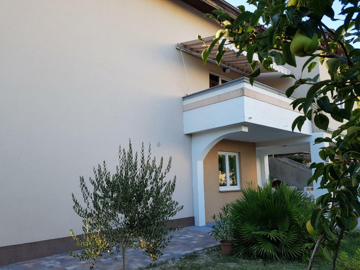 Apartments Olivera Supetarska Draga Ngoại thất bức ảnh