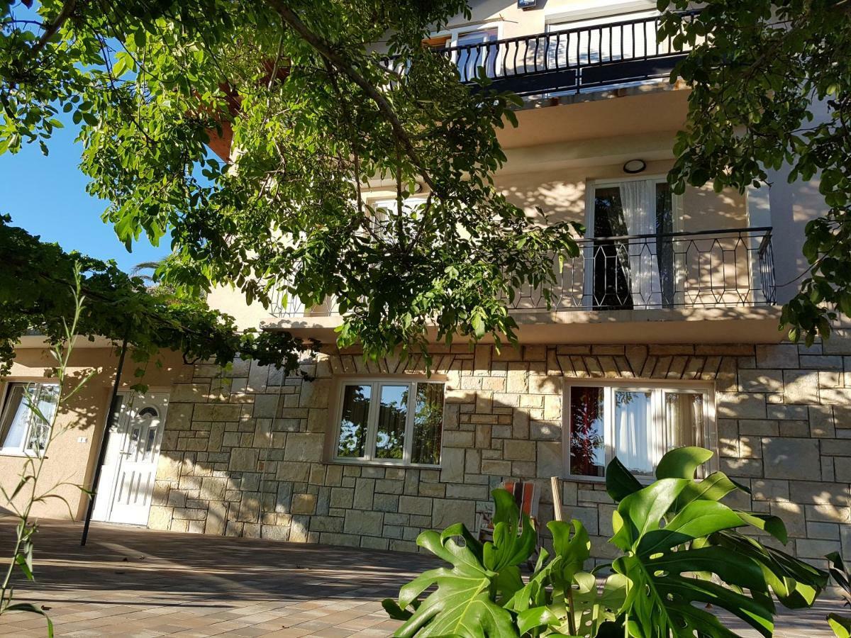 Apartments Olivera Supetarska Draga Ngoại thất bức ảnh