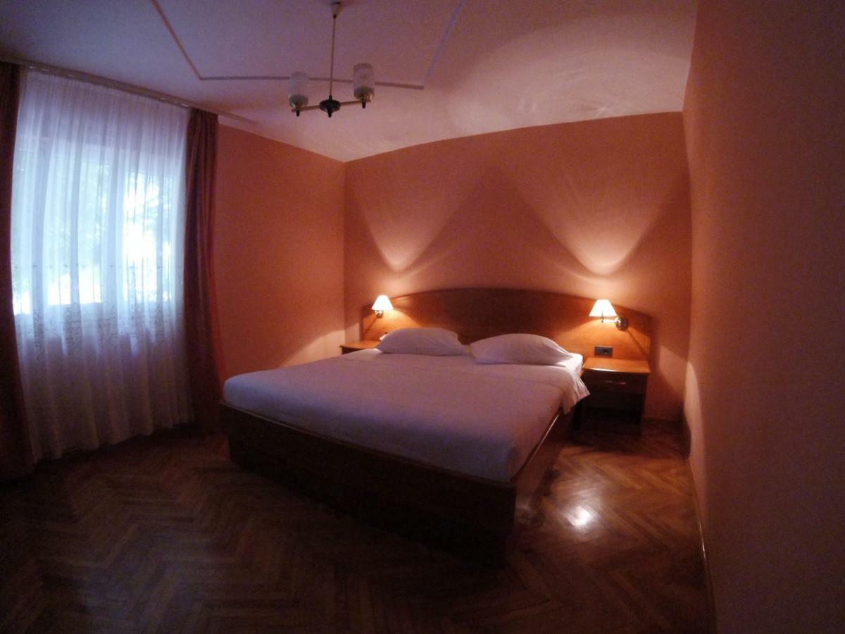 Apartments Olivera Supetarska Draga Ngoại thất bức ảnh